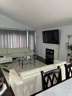 SEA Airport Coastal Home, located just 15 min from SeaTac Airport and 5 min from Des Moines Marina - 0