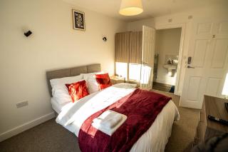 Modern Ensuite Studio with Free Parking - 8