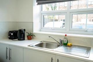 Modern Ensuite Studio with Free Parking - 1