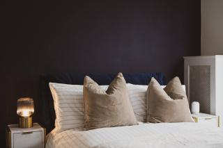 The Middle Hideaway - Chic Double Apartment - 4