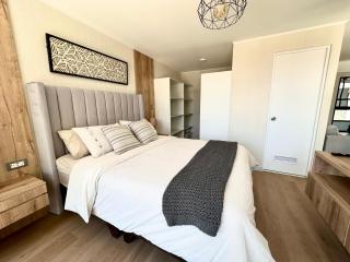 New condo apartment - 1 Queen - 4