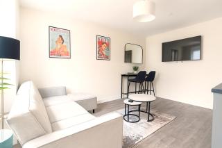 Cardiff 3BR Apartment Contractors Sleeps 8 - 3