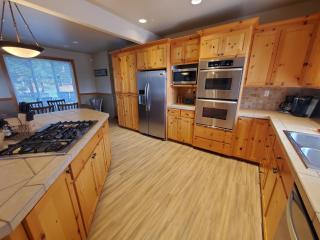 Roslyn Pines - Hot Tub, Spacious Deck, Dogs Welcome - 7