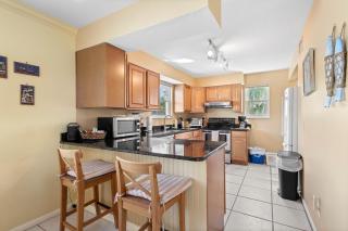 Longboat Village Getaway - 5