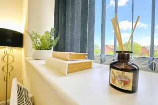 Cardiff Emerald Suite Contractors Sleeps 5 - 5