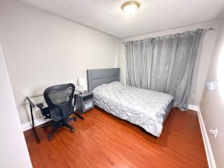 Group Getaway- Large Space- Sleep Up to 10 - 4