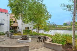 Waterfront Condo, 25ft from riverwalk, Pool & HotTub - 5