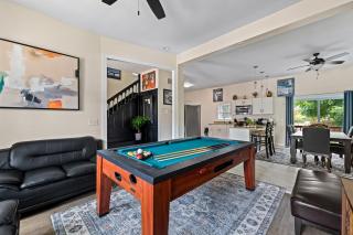 Derby- Bourbon Trail 4BR Pool Table Villa - 2