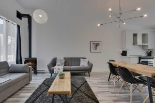 Agora Duo Portneuf - 2 Family Units - 2 Private Spas - 9