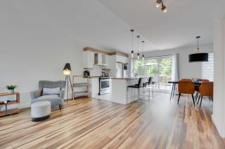 Agora Duo Portneuf - 2 Family Units - 2 Private Spas - 2