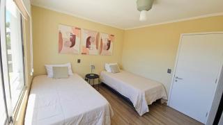 Gran casa ubicada en precordillera - 1