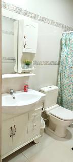 Casa familiar completa con patio grande y estacionamiento en zona tranquila - Ciudad del Este - 3