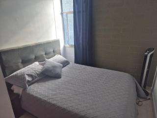 Cuarto amoblado en la Loma del Indio, El Poblado con vista a la ciudad - 0