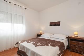 Apartments with parking space Kastel Novi, Kastela - 24745 - 1