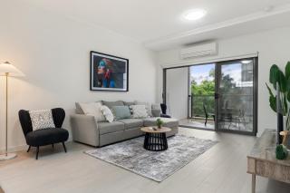 26E ABNB-Style 3BR with 2 Free Parking, Walk to Chinatown burwood - 5