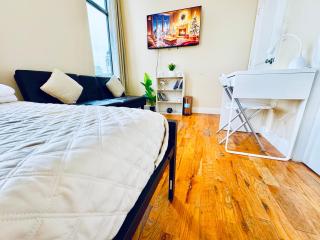 Modern Luxury Executive Room with NYC Fast Access - 9