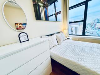 Modern Luxury Executive Room with NYC Fast Access - 1