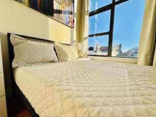 Modern Luxury Executive Room with NYC Fast Access - 5