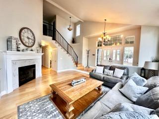 Chef's Kitchen Pool Bright, Spacious 4 Bed - 3