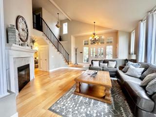 Chef's Kitchen Pool Bright, Spacious 4 Bed - 8