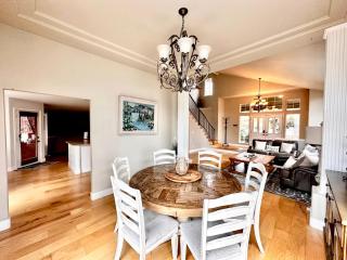 Chef's Kitchen Pool Bright, Spacious 4 Bed - 7