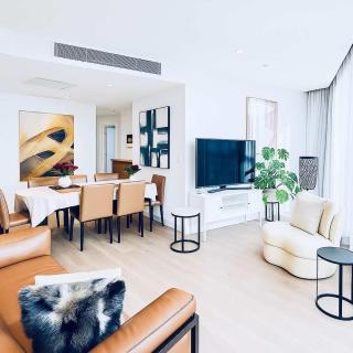 Skyline Executive 2BR Suite Level 66 Corporate-Ready Next to Ritz - 7