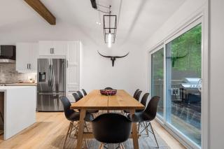 The Big Chill Luxe Lakefront w Hot Tub and Sauna - 8