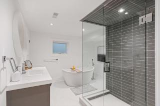 The Big Chill Luxe Lakefront w Hot Tub and Sauna - 3