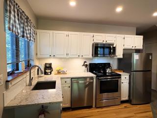 COZY ATTITASH GETAWAY - Walk to lifts, Pool, Hot tub, Game room, Storyland - Bartlett - 7