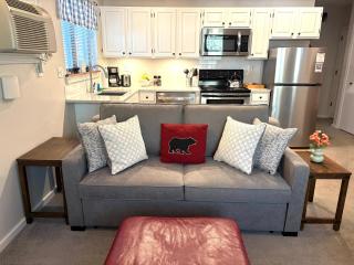 COZY ATTITASH GETAWAY - Walk to lifts, Pool, Hot tub, Game room, Storyland - Bartlett - 0