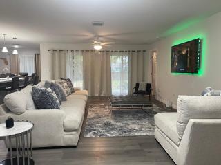 New 3BR in Central Miami Location for Family & Groups - 7