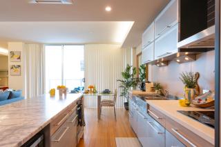 Santorini Vibes- Luxury Perth CBD - 9