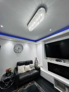 Luxury Holiday Home - Manchester - 6