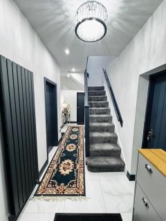 Luxury Holiday Home - Manchester - 0