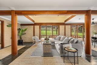 Adelaide Hill Luxury Amenities and Stunning Vistas - 7