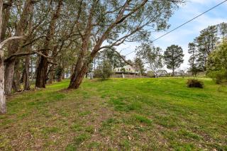 Adelaide Hill Luxury Amenities and Stunning Vistas - 6