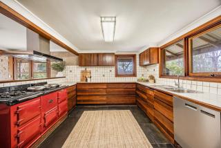 Adelaide Hill Luxury Amenities and Stunning Vistas - 1