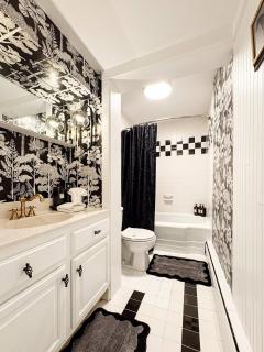 6000sf Luxe Estate Pond|Tennis|Sauna|Hottub|Movie - 3