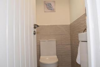 Spacious 3-Bed Near New Cross Hospital WV10 - 8