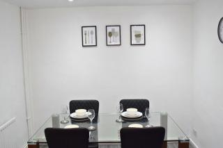 Spacious 3-Bed Near New Cross Hospital WV10 - 4