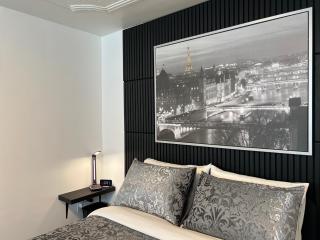 Private Room with Shared Bathroom in West-Toronto - 3