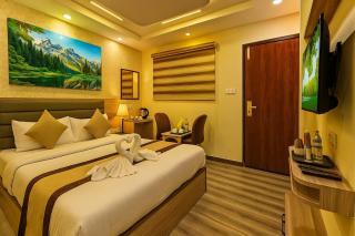 Royal Chamber Rooms Restaurant & Rooftop Bar - Near Pashupatinath & Airport - 3