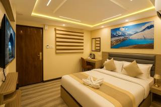 Royal Chamber Rooms Restaurant & Rooftop Bar - Near Pashupatinath & Airport - 4