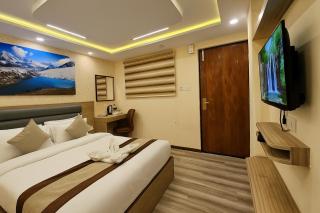 Royal Chamber Rooms Restaurant & Rooftop Bar - Near Pashupatinath & Airport - 2