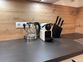 Bright Rooms, 6 Minutes to Metro U3 - 6