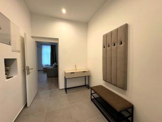 Bright Rooms, 6 Minutes to Metro U3 - 3