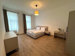 Bright Rooms, 6 Minutes to Metro U3 - 2