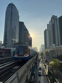 Luxury Art apt Downtown Metro Bangkok-Kitchen-living room - 9