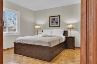 3BR • Pet Friendly + Fireplace • Near Caesars - 5