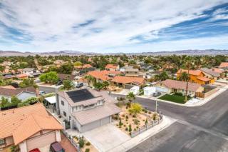 Sunset Swim, Luxury Vegas Villa with Pool, Hot Tub - 9